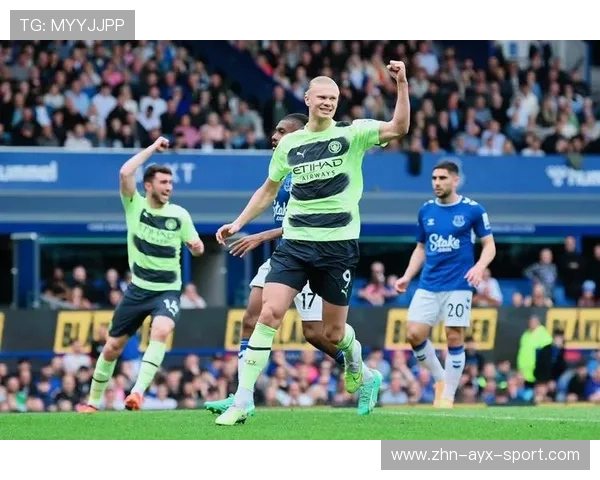 哈兰德抢前点完成头球攻门