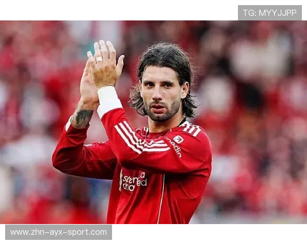 利物浦索博斯洛伊禁区爆射皮球直挂上角：技术与速度的完美结合