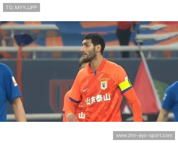 山东泰山角球战术奏效，费莱尼头球砸入死角