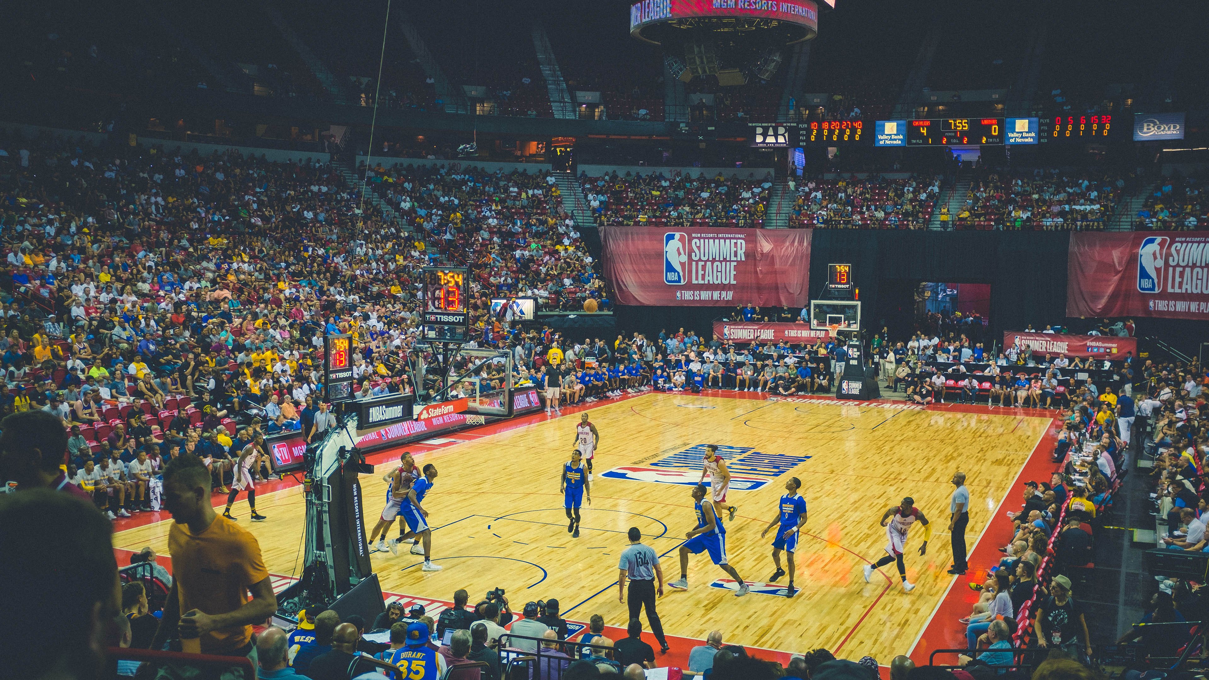 球迷呼吁加强大学篮球联赛与职业联赛衔接