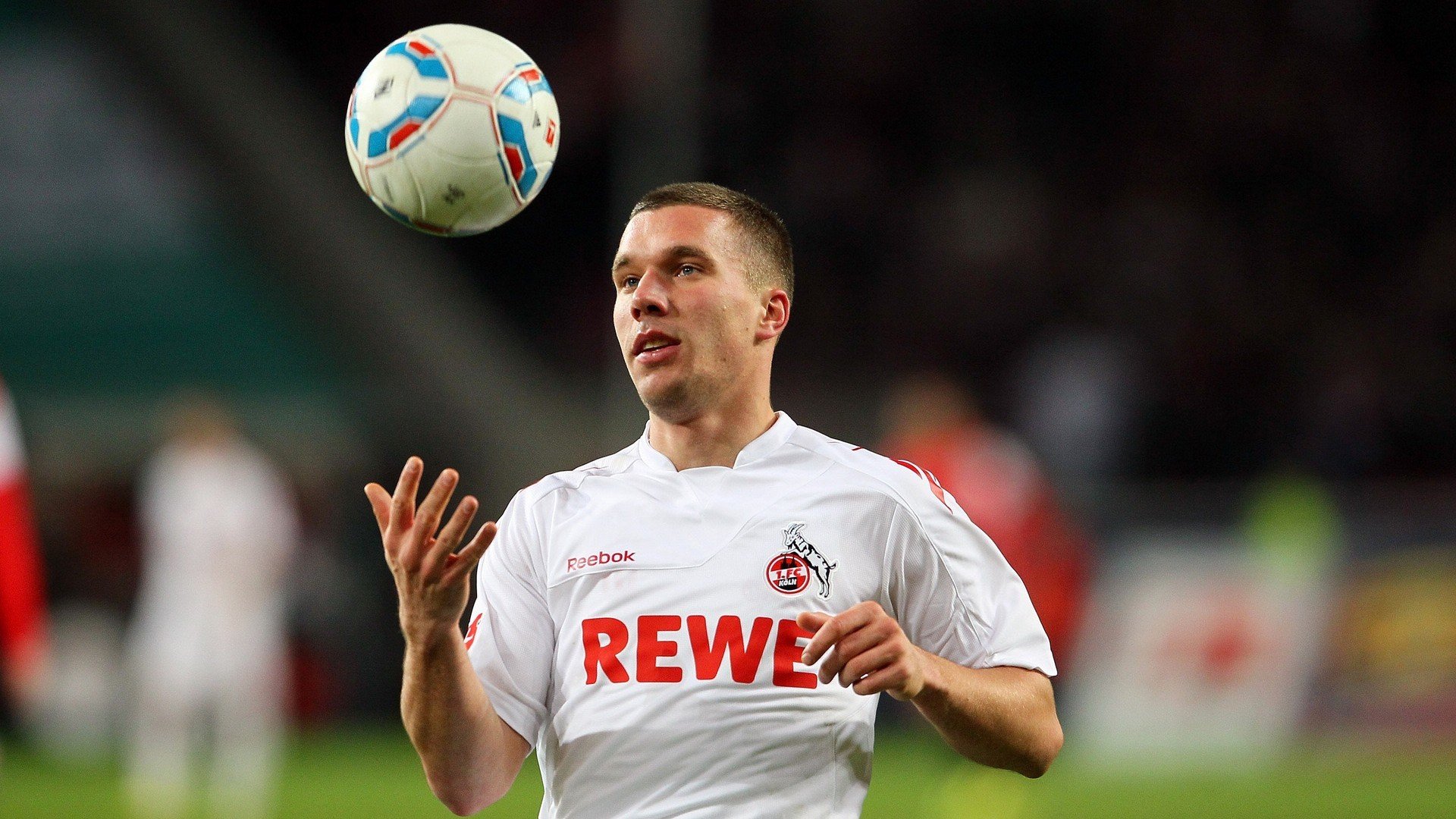 爱游戏ayx-世界青少年冠军赛，法国队和加拿大队争锋天下，青春激荡，世界级青少年比赛