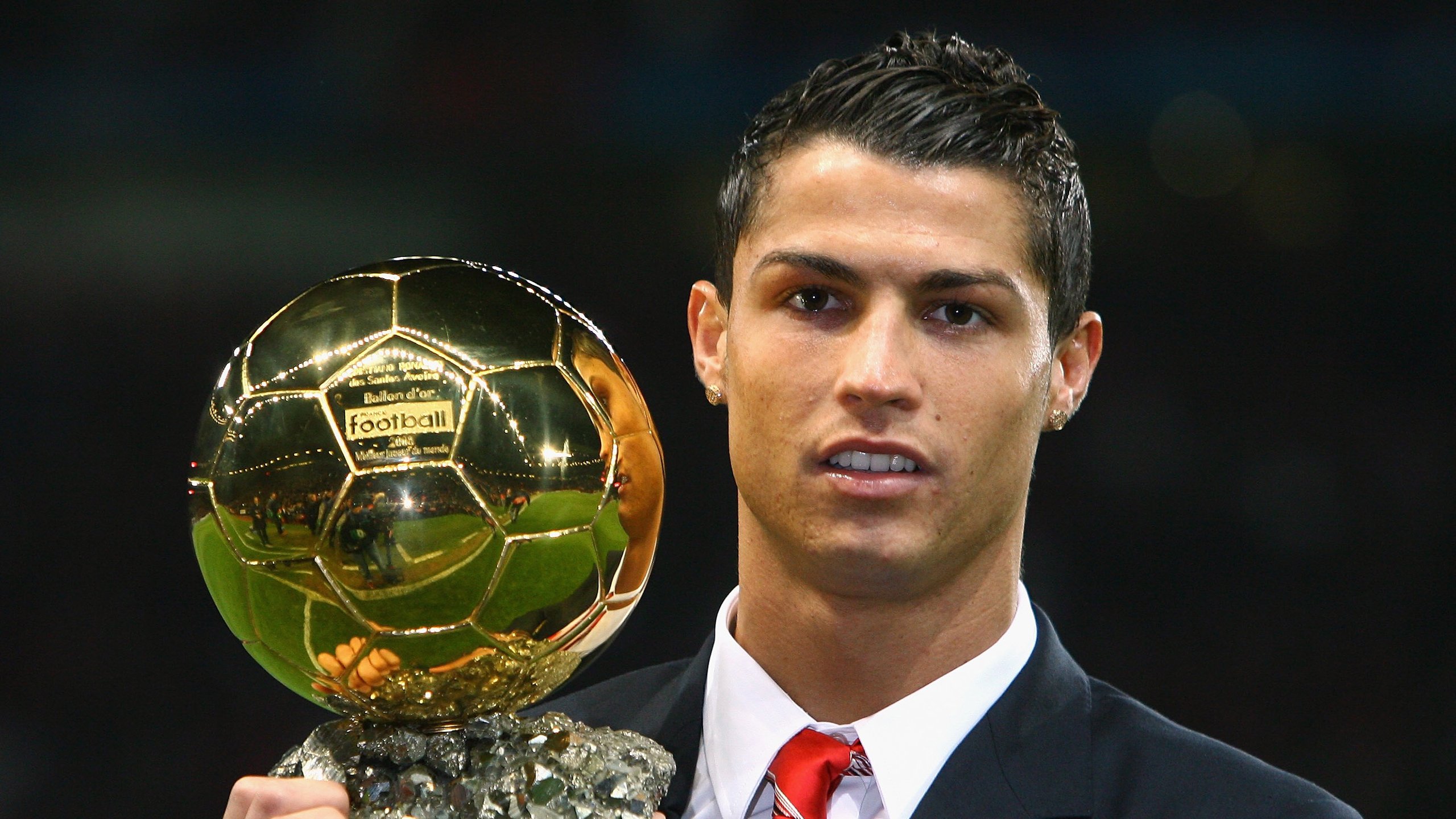 公牛训练结束后组织战术问答考验球员理解，公牛教练组